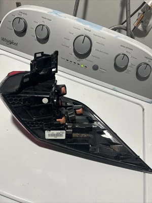 Luz trasera Toyota Rav4 2019-2025 OEM izquierda Foto 1 de 4