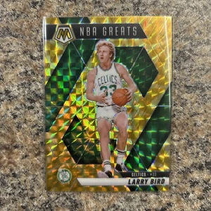2024 Larry Bird Panini Mosaic Reactive Yellow NBA Greats #299 - Bild 1 von 2
