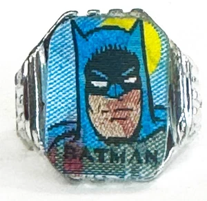 Batman "Cape Crusader" Plastic Vari-Vue Flicker /Flasher Ring (Circa 1960's) - Picture 1 of 5