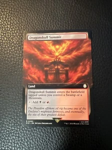 Dragonskull Summit Extended Art Y1 - PIP 493 - NM - MTG Magic - Picture 1 of 2