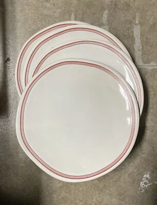  Plato de ensalada de gres rojo/crema agria Hearth & Hand con rayas borde de magnolia Foto 1 de 3