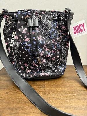 Новый Juicy Couture лоскутное одеяло Melrose спортивная сумка на шнурке черный цветочный Рекомендуемая розничная цена производителя $138 - Изображение 1 из 3