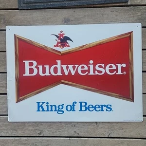 Vintage Fliege Budweiser König Biere Werbung Bar Schild 35x26" Blech Anheuser Busch  - Bild 1 von 24