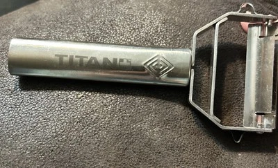 Herramienta Titan Julienne Utensilio de Cocina Triturar Pelar Gadget Acero Inoxidable Foto 1 de 4