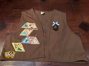 Vintage 1990er Girl Scout Brownie Weste 0146 mit Front & Back Patches & Pin Large 14-16 - Bild 1 von 3