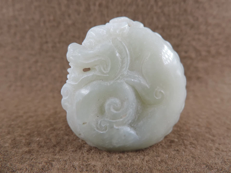 Antiguo colgante de jade dragón tallado a mano de jade hetiano natural de China Foto 1 de 4