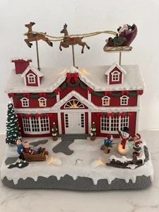 Eluceo Movimento Casa di Natale Musicale Animata con Babbo Natale e Renne ~ 8 Canzoni - Foto 1 di 11