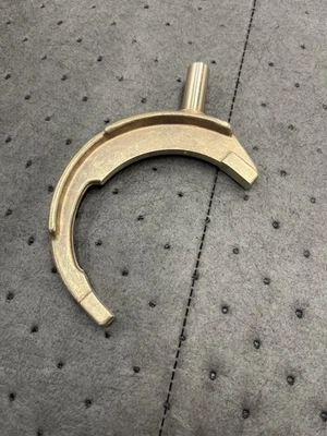 1964-70 A833 MOPAR 4-SPEED SHIFT FORK BRONZE 1-2 NOS 2538421 - Image 1 of 4