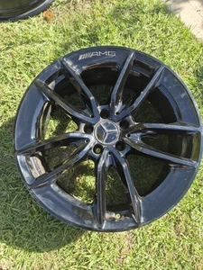 Genuine mercedes amg wheel - Picture 1 of 2