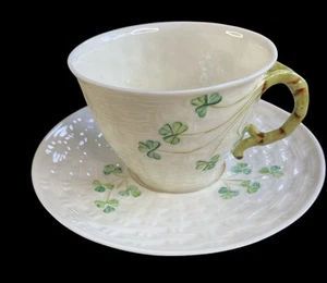 Juego de taza de té y platillo Belleek Clover Basket Weave Irlanda marca marrón claro y oscuro - Imagen 1 de 9