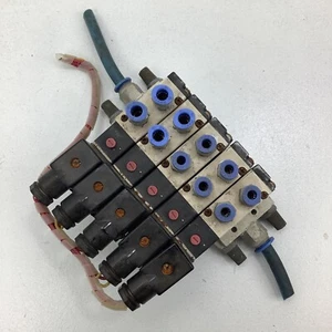 AIRTAC Manifold w/ 5x 4V210-08 Solenoid Valves 0.15~0.8MPa - Picture 1 of 7