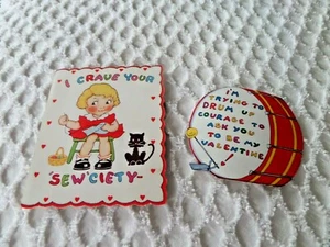 2 Vintage Valentines Bass Drum und Mädchen Nähen & Kätzchen - Bild 1 von 5