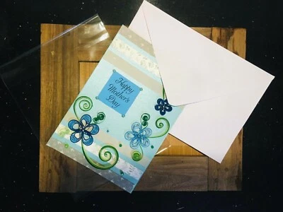 Tarjeta del día de la madre con cubierta con acolchado de papel hecho a mano color azul para ocasiones especiales Foto 1 de 3