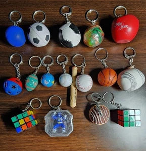 Lote de 16 Llaveros Deportivos Años 80 y 90 Varios Estilos, Juegos y Deportes... - Imagen 1 de 2