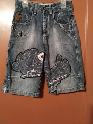 PANTALONES CORTOS VAQUEROS AKADEMIKS VINTAGE PARA NIÑOS TALLA 10 - 6 BOLSILLOS - PEQUEÑO RASGADO POR ENTREPIERNA Foto 1 de 4