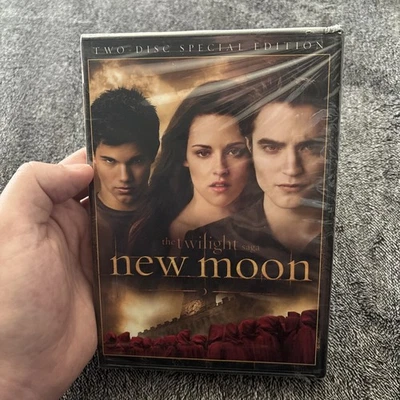 The Twilight Saga: New Moon (DVD, 2010, 2-Disc Set, Special Edition) NEW SEALED - Image 1 of 4