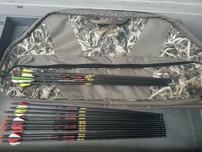 Gold Tip Hunter 400 Carbon Arrows  w/ 2" Raptor-X Vanes 13pk plus bag - Image 1 of 4