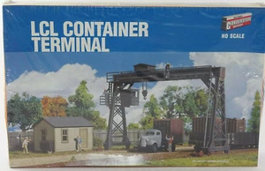 Walthers 933-3174 Modellbausatz LCL Container Terminal neu OVP - Picture 1 of 1
