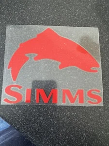 SIMMS LOGO CON LICENZA LOGO PESCA A MOSCA ADESIVO 25 X 20 cm Fly Box, parabrezza auto - Foto 1 di 3
