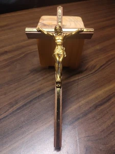 Vintage Lovely Christ Wall Cross Crucifix Brass & Wood 10” X 5” - Picture 1 of 16