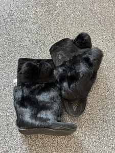 Stivali mocassino Inuit Mukluk neri in pelliccia di coniglio scamosciata shearling 23 cm UK 3 - Foto 1 di 8