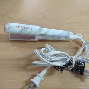 Foxy Bae Travel Mini Flat Iron Hair Straightener, Tested - Picture 1 of 10