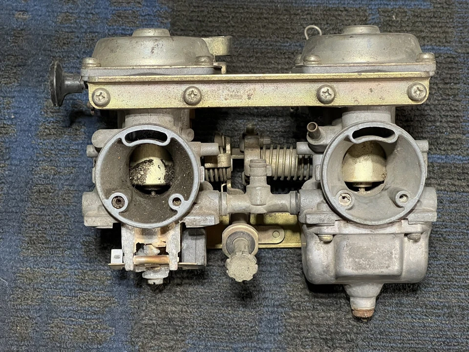 Suzuki GS250 GS250T 1980 1981 carburadores gemelos carbohidratos Mikuni MIC 11900 Foto 1 de 4