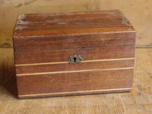SCATOLA PORTAGIOIE VINTAGE IN MOGANO CON CORDE IN LEGNO DI BOSSO INTARSIATO - Foto 1 di 13