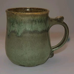 Studio Pottery Mug Drip Glaze Mangum Green Coffee Tea Signed Dated - Foto 1 di 13