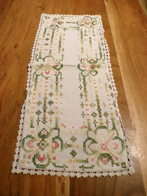 Linge ancien 1 Napperon coton blanc avec broderies de couleurs - Photo 1/3