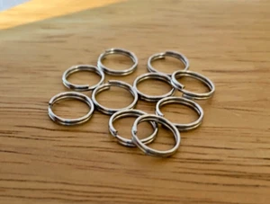10 oxidiertes Silber unedles Metall 12 mm Spaltringe zur Befestigung von Charms an einem Armband - Bild 1 von 2