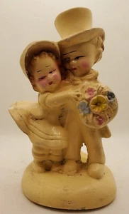 Vintage US Chalkware Romantic Couple Figurine Statue Ecru w/Flowers 6.75" AS-IS - Picture 1 of 12