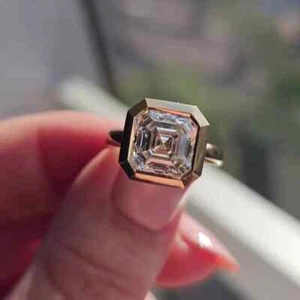 Anillo de compromiso solitario moissanita corte D Asscher de 3 quilates enchapado en oro amarillo de 14 k - Imagen 1 de 11