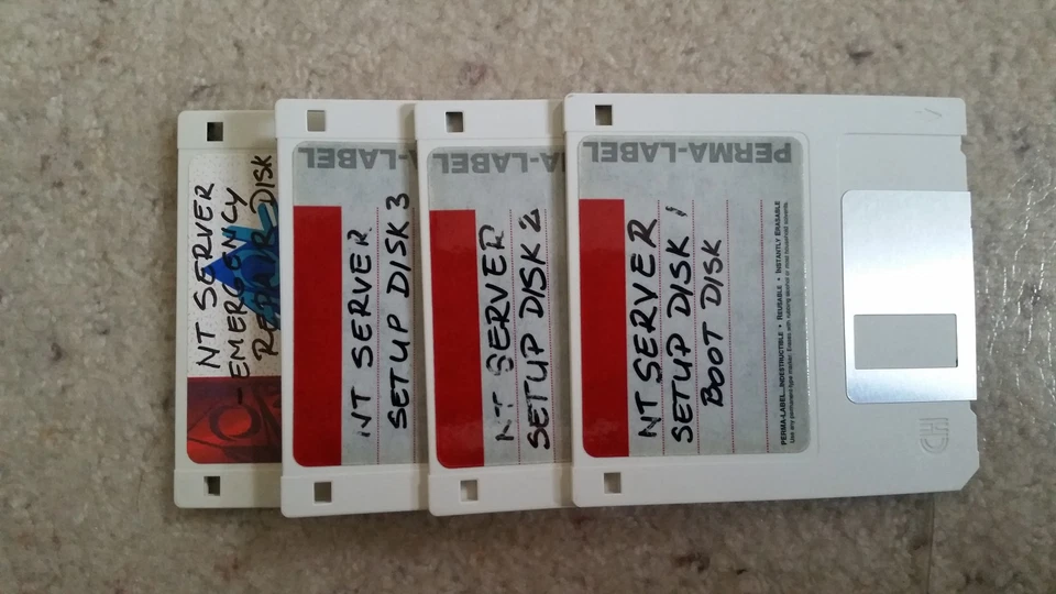 Windows 2000 Server, Setup & Boot disks on 3.5" disks - Image 1 of 1