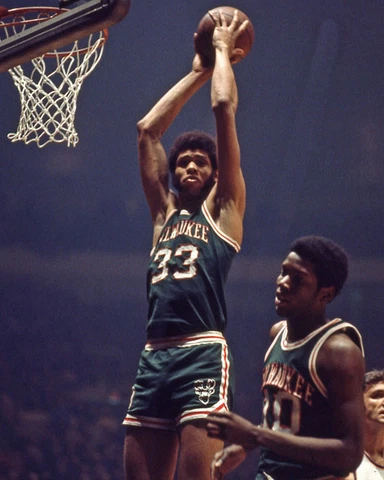 Milwaukee Bucks KAREEM ABDUL-JABBAR Glossy 8x10 Photo Basketball Print Poster Cover