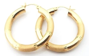 Pendientes de aro de corte mate y diamante de oro amarillo de 14 quilates 4 mm x 30 mm de alto - Imagen 1 de 6