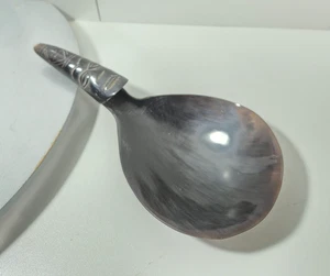 Vintage Tribal Carved Buffalo Horn Rice Spoon Engraved Face Image Handle - Foto 1 di 8