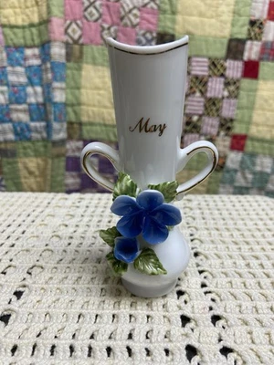 Jarrón vintage de cumpleaños de mayo blanco de cerámica decoración floral pequeño Foto 1 de 4