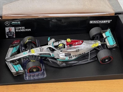 1:18 Hamilton Mercedes-AMG F1 2022 Brazil GP W13 MINICHAMPS 110222144 336 pcs.  - Bild 1 von 4