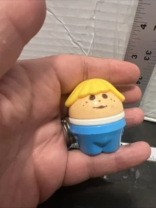 Fisher Price Little Tikes Little People Figura Azul Amarillo Grueso Tot Juguete - Imagen 1 de 6