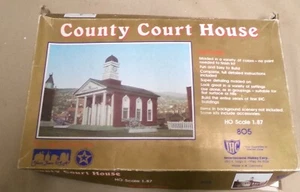 HO Scale 1:87 IHC County Court House #805 - Picture 1 of 2