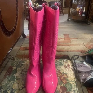 cape robbin boots Women Size 11 M Man Made Material has a few scratches - Picture 1 of 6