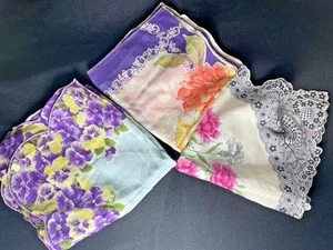 Lot 3 Vintage Women's Hankies - Beautiful Showy Flowers Eye-Catching - Picture 1 of 4