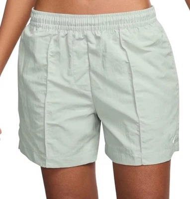 $55 NIKE Mujer XL Ropa Deportiva Todo Tejido Tiro Medio 5" Pantalones Cortos Plateados Claros Foto 1 de 4