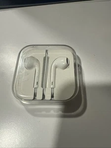Apple EarPods In Ear Canal Headset - White (MNHF2AM/A) - Photo 1 sur 2