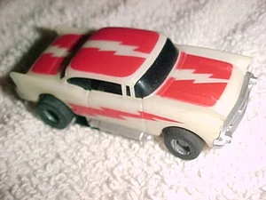 COCHE RANURA - 57 CHEVY con RED LIGHTNING - TUBOS EXTERIORES - ¡BONITO!! - Imagen 1 de 3