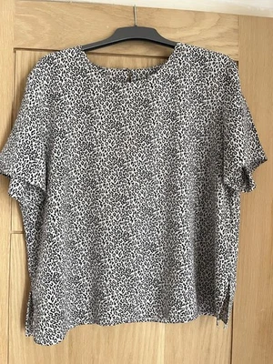 Blouse Animal Print Size 18 - Image 1 of 4