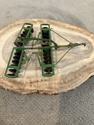 Grada de discos de juguete vintage John Deere 1/16 vehículo agrícola pintura original años 50 diecast Foto 1 de 4