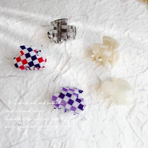 Stylish and Versatile Small Hair Claw Clips Perfect for Everyday Wear - Bild 1 von 14
