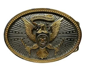 Fibbia per cintura Patriotic American Bald EAGLE con scudo che tiene "PELOTON ONE" - Foto 1 di 8